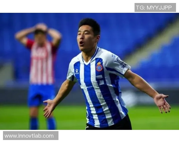 足球明星因踢假球被判入狱引发球迷热议与体育界震动